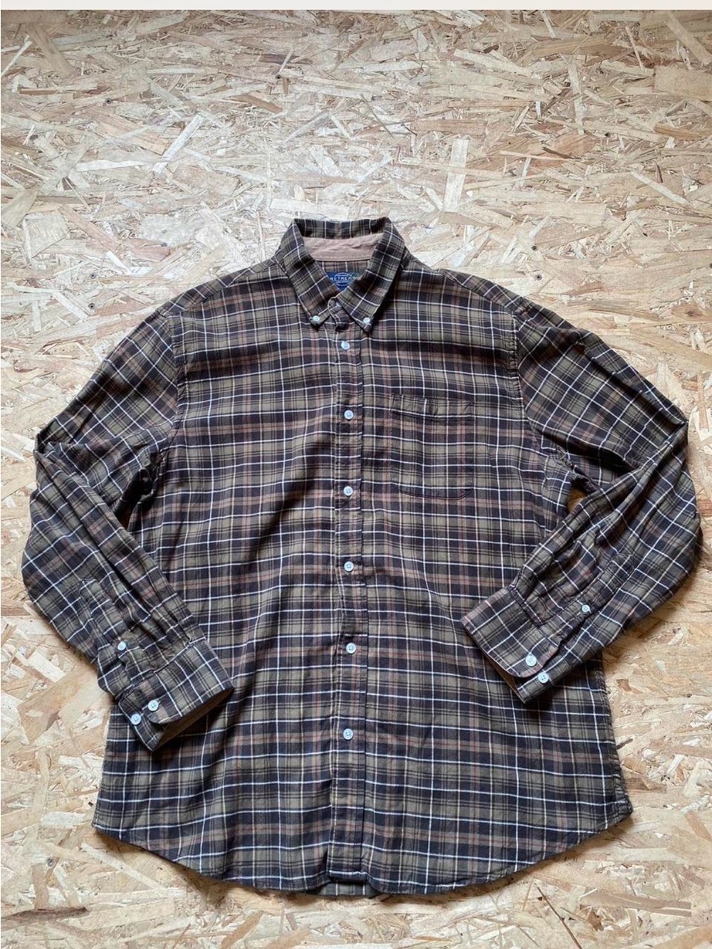 Men's Brown Retreat Plaid Long-Sleeve Button-Down Shirt